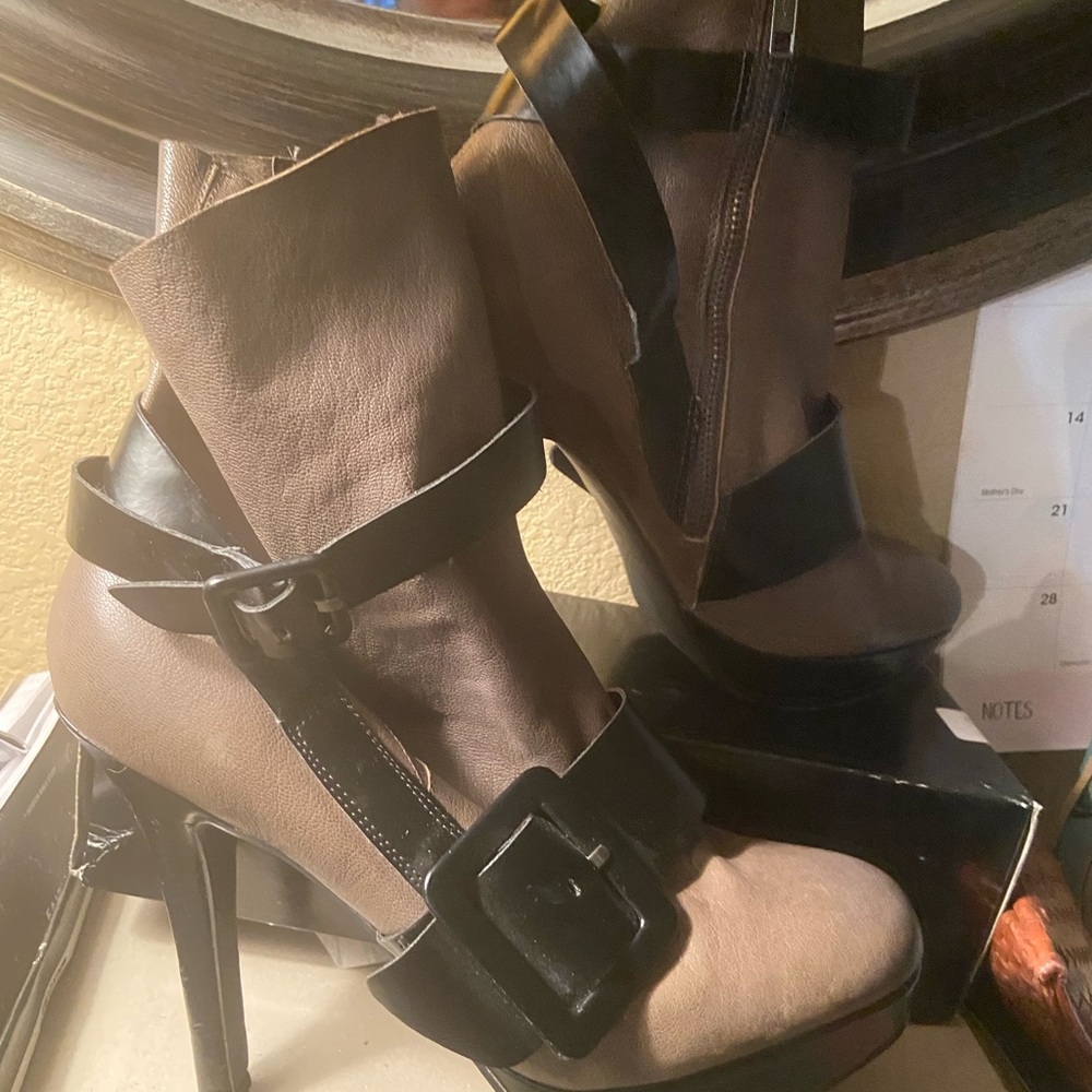 Boot - Picture 5 of 5